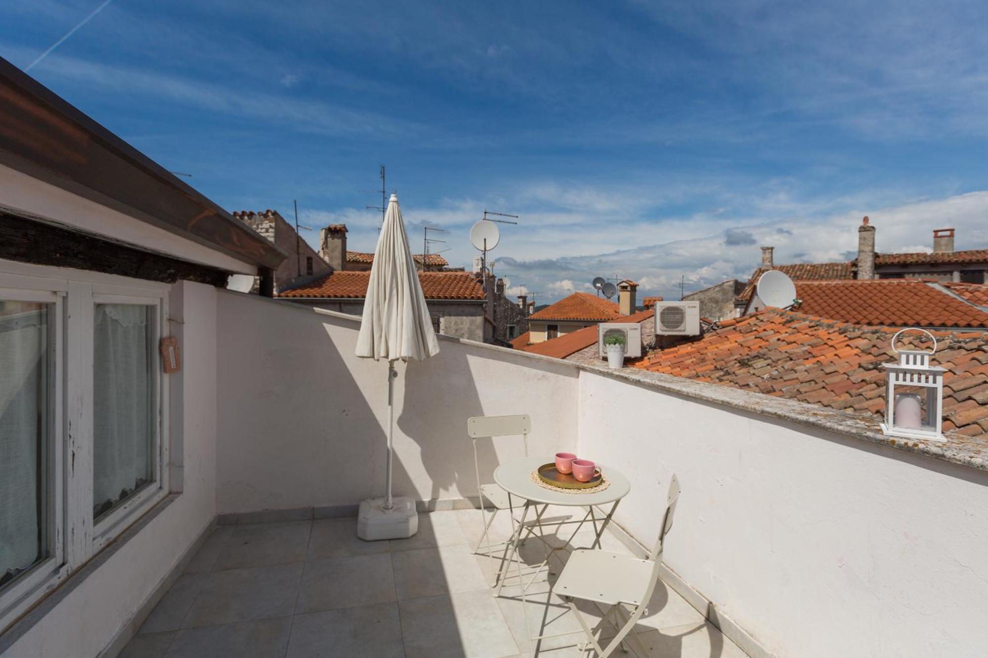 Bianco&rosa Apartment