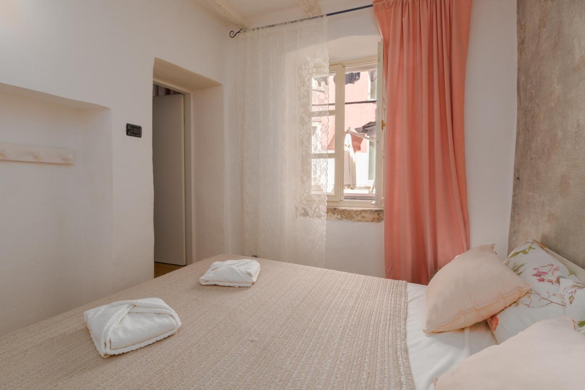Apartment Bianco&rosa *