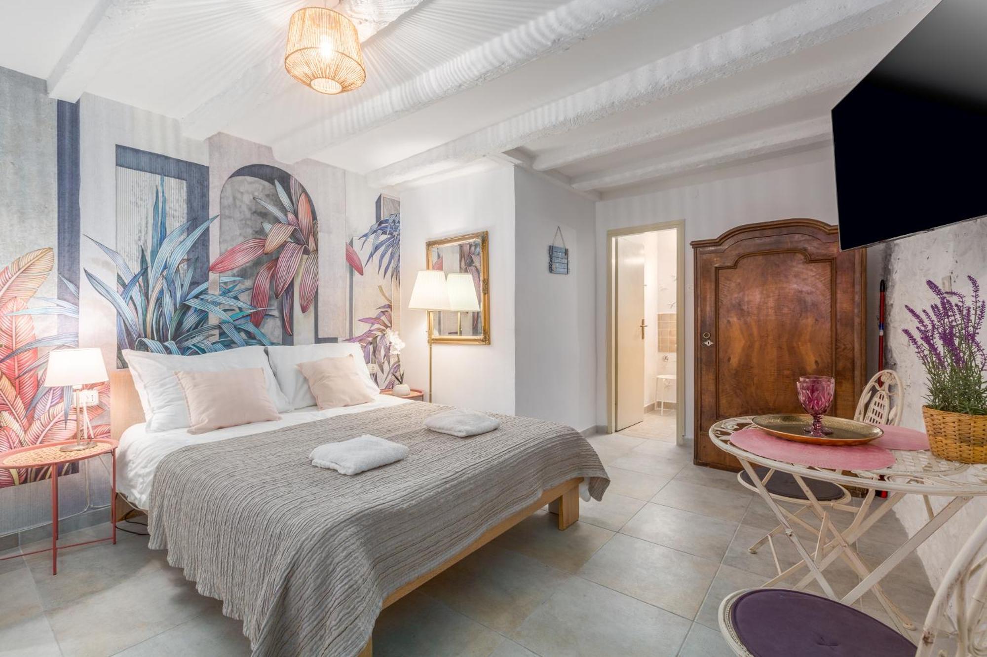 Bianco&rosa Apartment