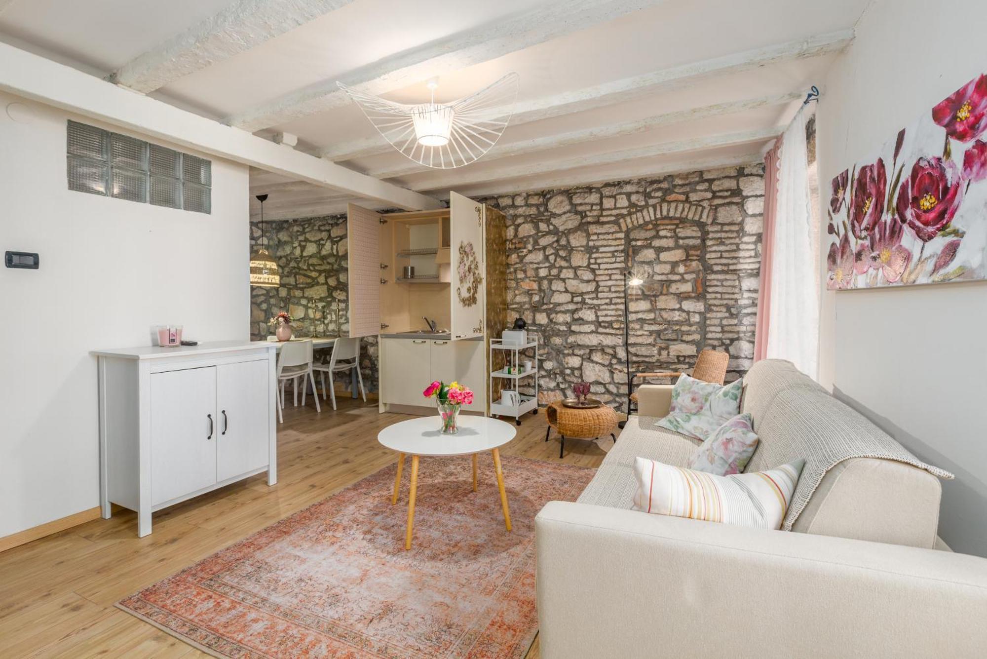 Apartment Bianco&rosa *